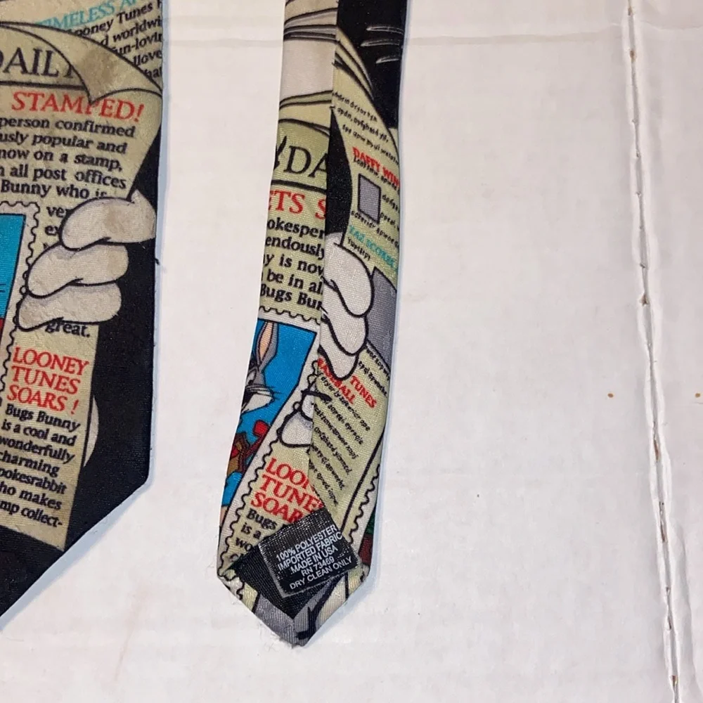 Vintage 1997 Bugs Bunny reading an Acme newspaper neck tie